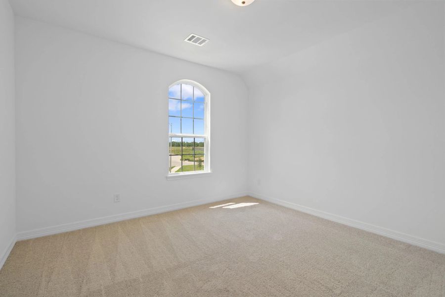 Spacious, unfurnished interior of a new home in Blue Heron Estates, Mont Belvieu (Image 17).