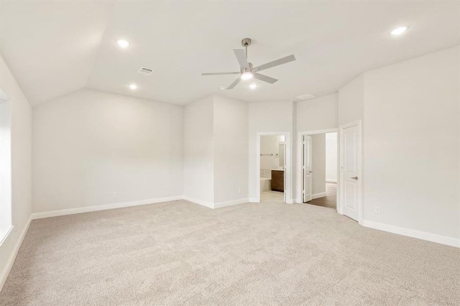 Spacious, unfurnished interior of a new home in Liberty, Melissa (Image 23).
