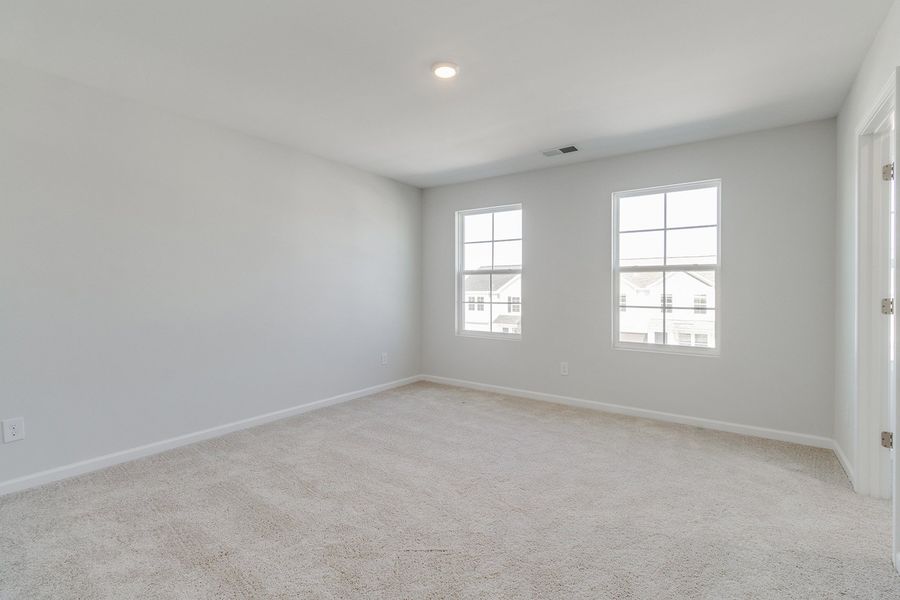 Spacious, unfurnished interior of a new home in Ellington, Elgin (Image 32).