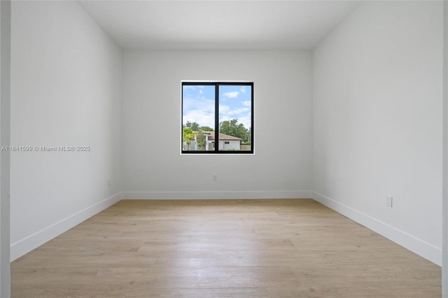 Spacious, unfurnished interior of a new home in , Cutler Bay (Image 40).