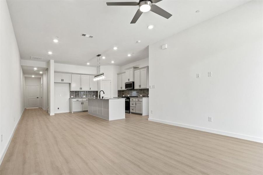 008-2833ConcordDrive-Wylie-TX-75098-Living.jpg-SMALL