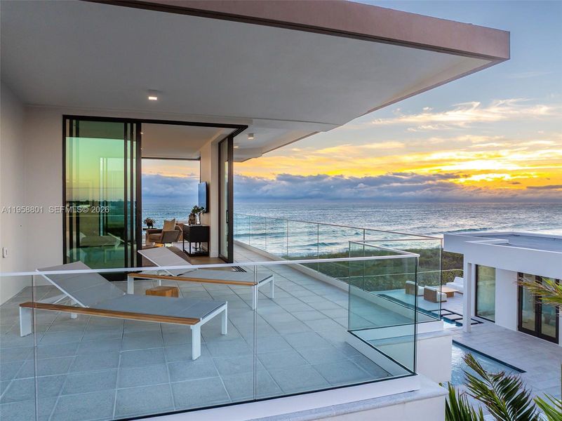 Exterior details and patio area of a home in , Fort Pierce (Image 30).