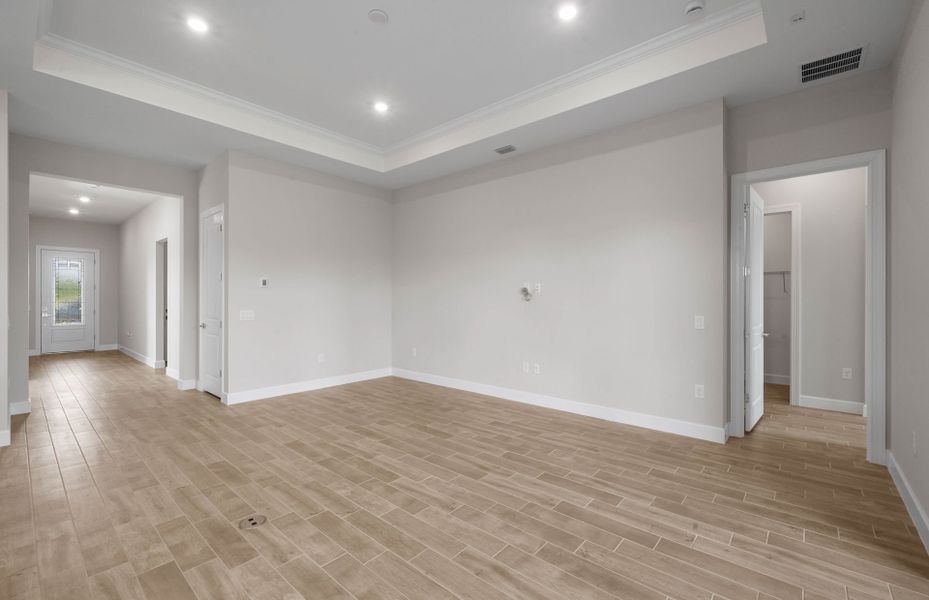 Spacious, unfurnished interior of a new home in Del Webb Oak Creek, North Fort Myers (Image 23).