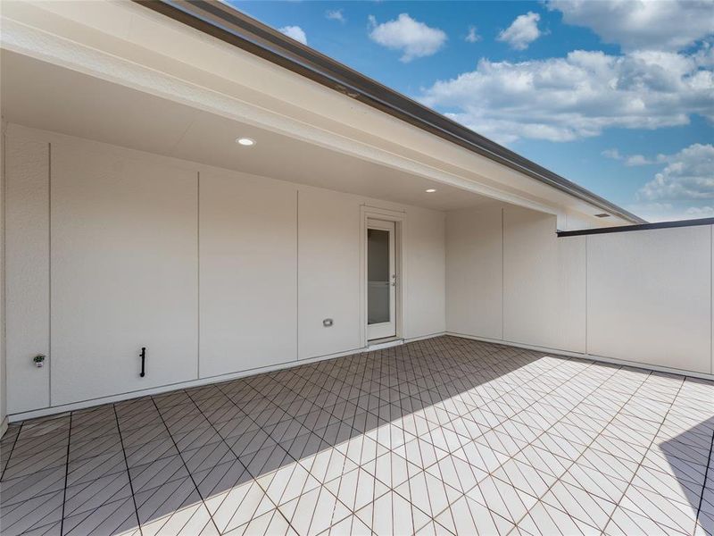 Exterior details and patio area of a home in , Irving (Image 25).