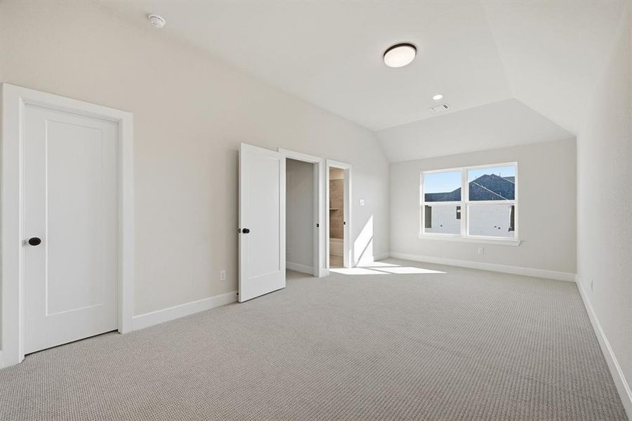 Spacious, unfurnished interior of a new home in Star Trail, Prosper (Image 22).