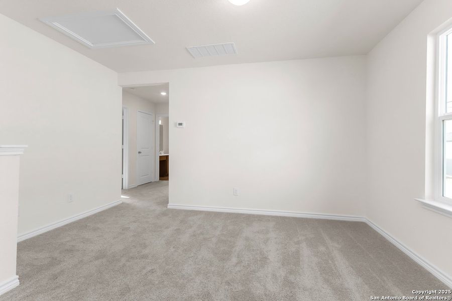 Spacious, unfurnished interior of a new home in Medina Crossing, Von Ormy (Image 9).