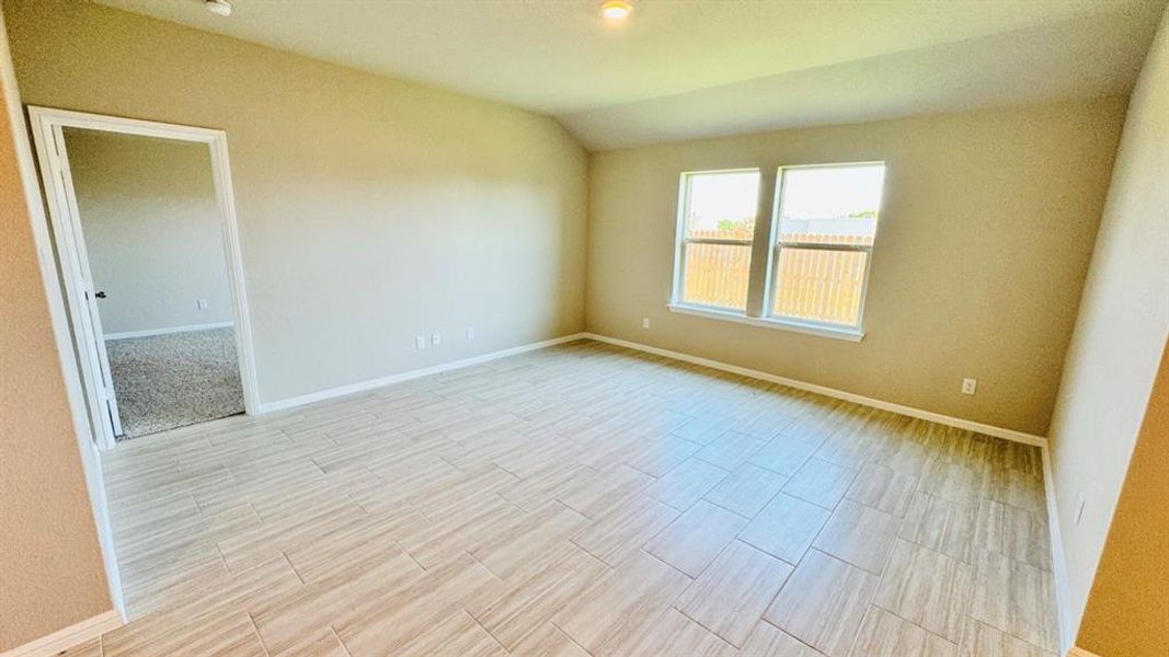 Spacious, unfurnished interior of a new home in Meadowbrook Estates, Cleburne (Image 16).