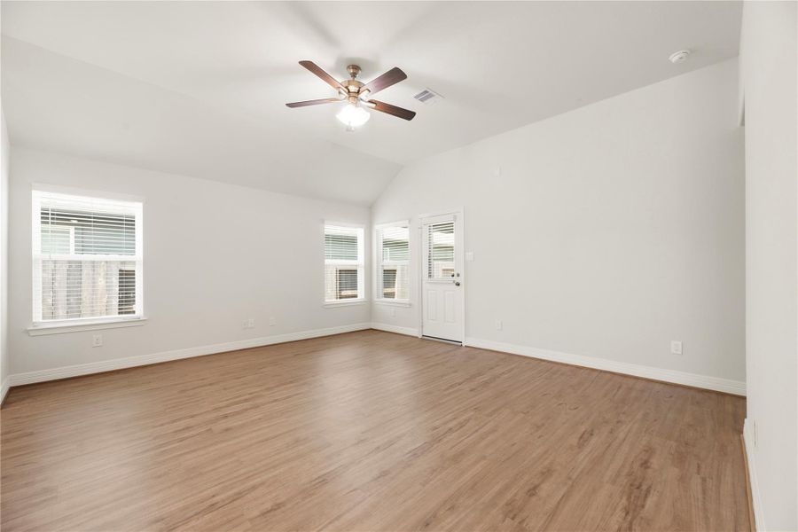 Spacious, unfurnished interior of a new home in , Fulshear (Image 21).
