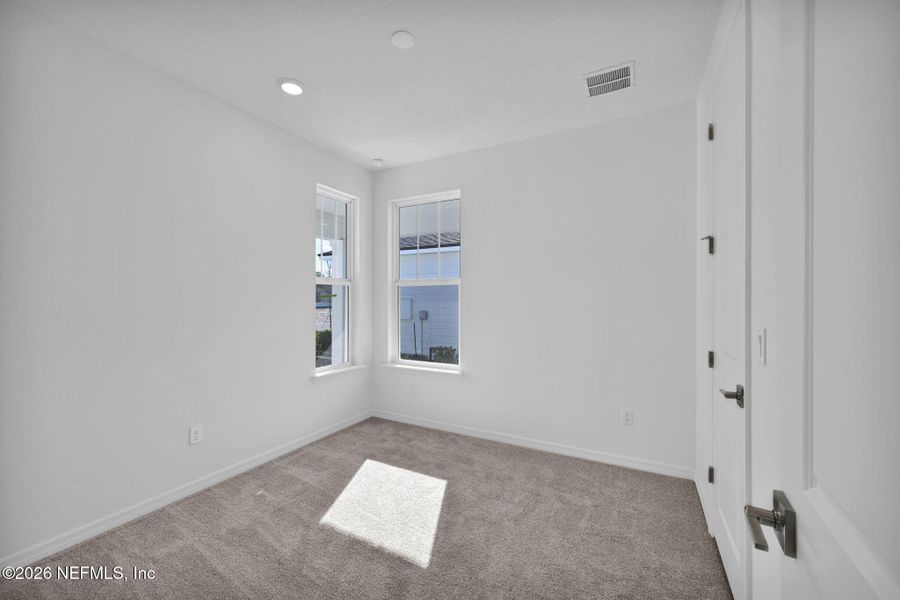 Spacious, unfurnished interior of a new home in Murray Farms, Middleburg (Image 23).