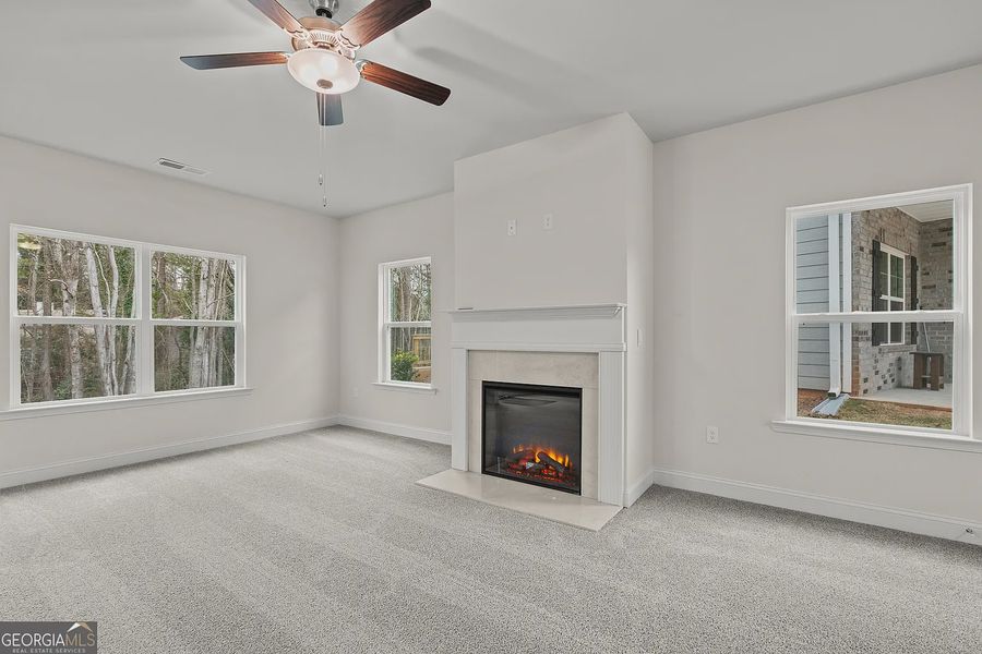 Spacious, unfurnished interior of a new home in Canterbury Villas, Carrollton (Image 15).