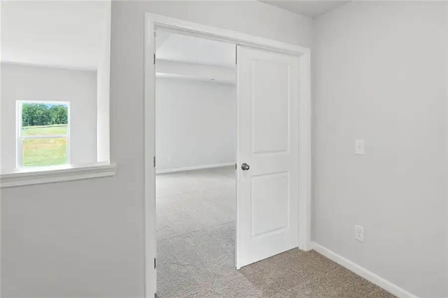 Spacious, unfurnished interior of a new home in Hampton Ridge, Jefferson (Image 10).