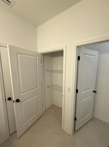 Spacious, unfurnished interior of a new home in , Citrus Springs (Image 11).