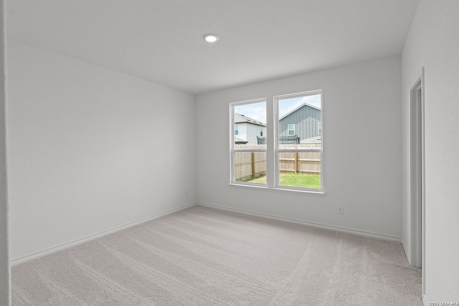 Spacious, unfurnished interior of a new home in Cinco Lakes, San Antonio (Image 20).