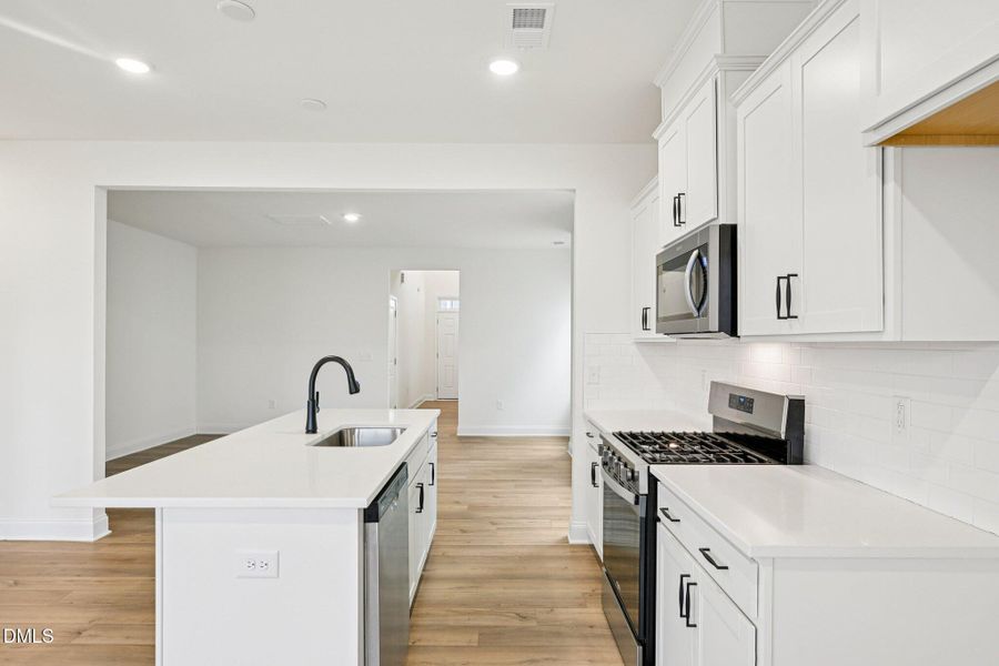 14-web-or-mls-Willow Cameron Wy-S0502-01