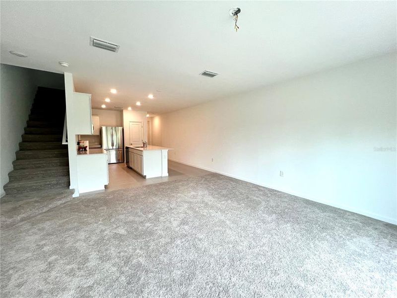 Spacious, unfurnished interior of a new home in , Sarasota (Image 12).