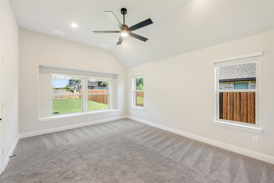 Spacious, unfurnished interior of a new home in Sunrise at Garden Valley 60-79, Waxahachie (Image 31). Spacious, unfurnished interior of a new home in Sunrise at Garden Valley 60-79, Waxahachie (Image 31).
