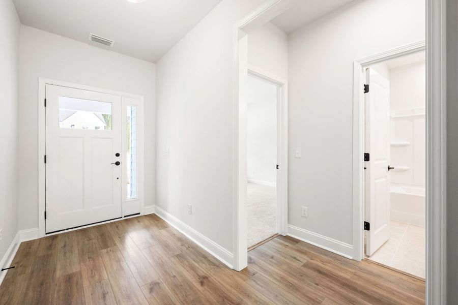 Spacious, unfurnished interior of a new home in Waterways, Richmond Hill (Image 29).