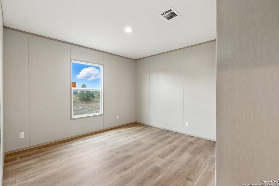 Spacious, unfurnished interior of a new home in , Jourdanton (Image 14).