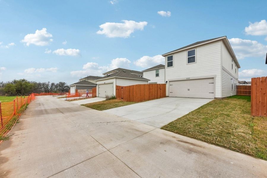 Exterior details and patio area of a home in Avery Centre, Round Rock (Image 3).