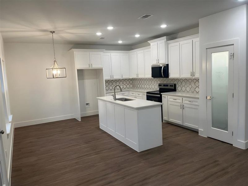 Furnished interior view inside a new home in , Granbury (Image 11).