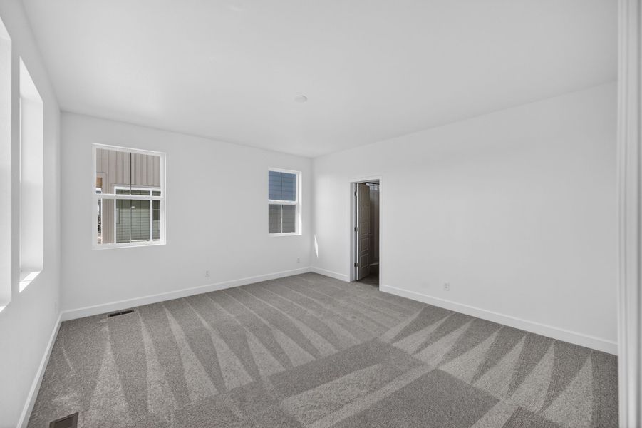 Spacious, unfurnished interior of a new home in The Aurora Highlands, Aurora (Image 17).