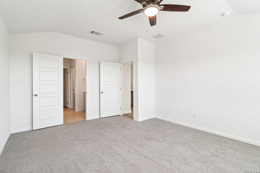 Spacious, unfurnished interior of a new home in Catalina, Converse (Image 37).