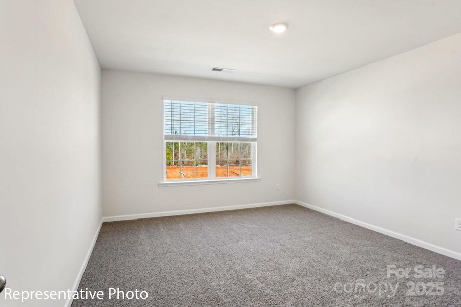 Spacious, unfurnished interior of a new home in Sonoma Hills, Charlotte (Image 27).