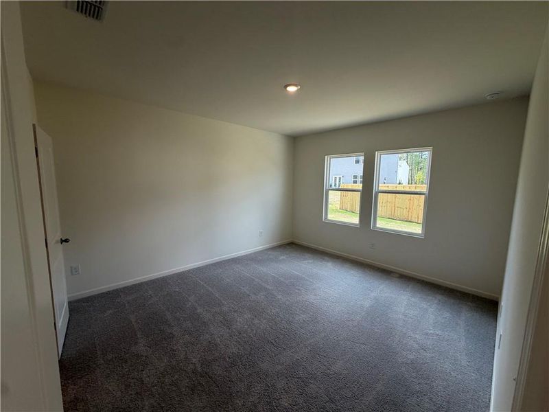 Spacious, unfurnished interior of a new home in Mt. Tabor Ridge, Dallas (Image 16).