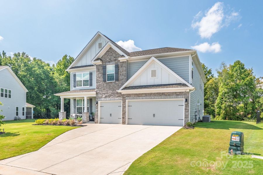 Front view /side yard