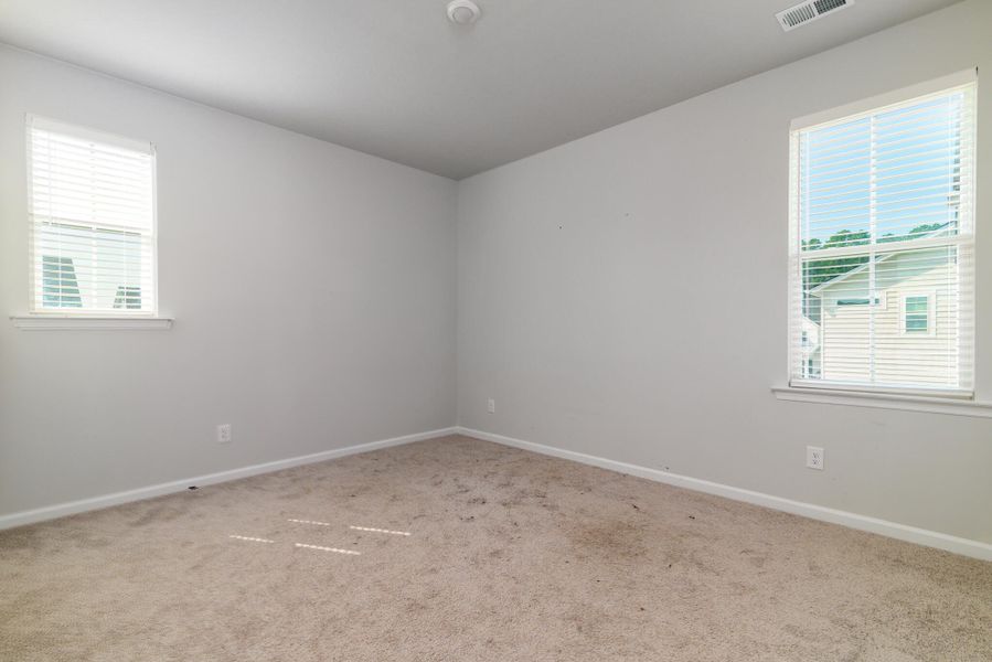 Spacious, unfurnished interior of a new home in , Summerville (Image 24).