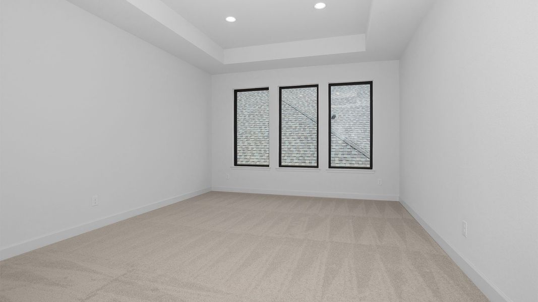 Spacious, unfurnished interior of a new home in Lakes of Cane Island, Katy (Image 17).