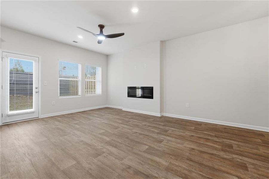 Spacious, unfurnished interior of a new home in Concord Oaks, Powder Springs (Image 11). Spacious, unfurnished interior of a new home in Concord Oaks, Powder Springs (Image 11).