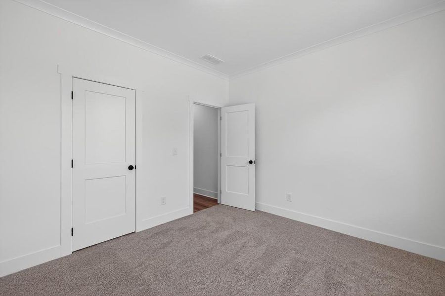 Spacious, unfurnished interior of a new home in Magnolia Ridge, Monroe (Image 32).