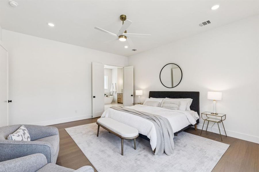 Furnished interior view inside a new home in , Dallas (Image 14).