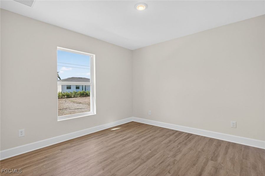 Spacious, unfurnished interior of a new home in Cape Coral, Cape Coral (Image 18).
