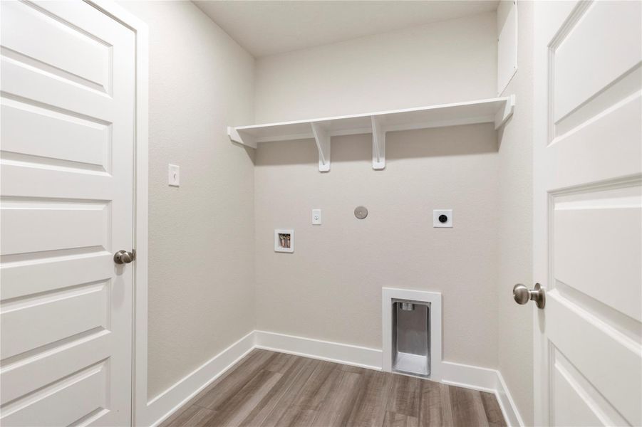 Spacious, unfurnished interior of a new home in Vintage Farms, Brenham (Image 36).