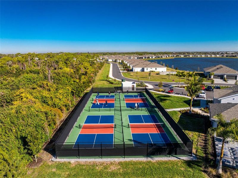 Community amenities in , Englewood (Image 47).