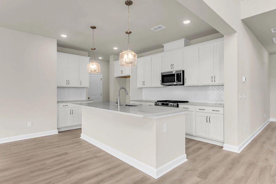 Similar Monroe floorplan with Timeless Collection. Features and finishes vary.