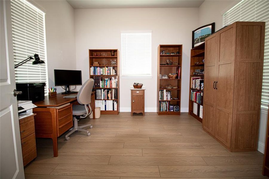 Furnished interior view inside a new home in , Rowlett (Image 24).