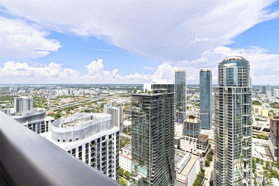 Condo located in Miami, FL showcasing its design and architecture (Image 25).