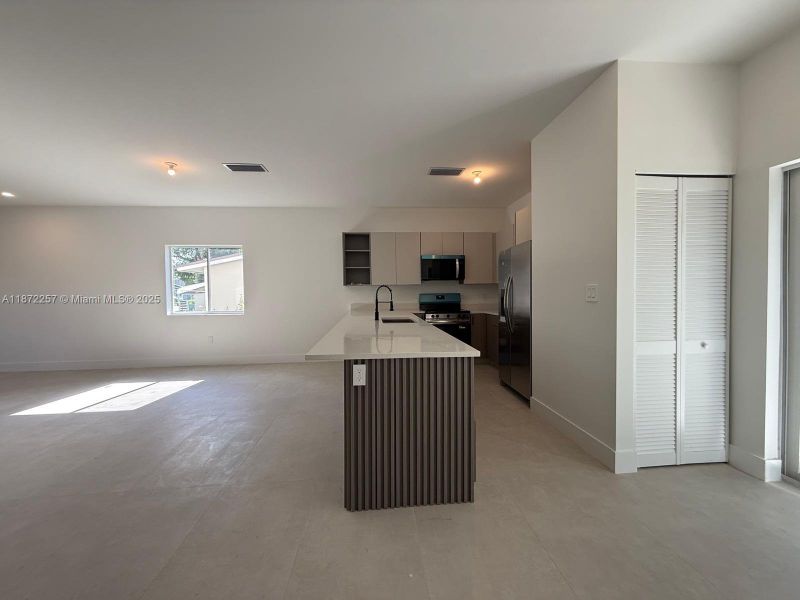 Furnished interior view inside a new home in , Fort Lauderdale (Image 4). Furnished interior view inside a new home in , Fort Lauderdale (Image 4).