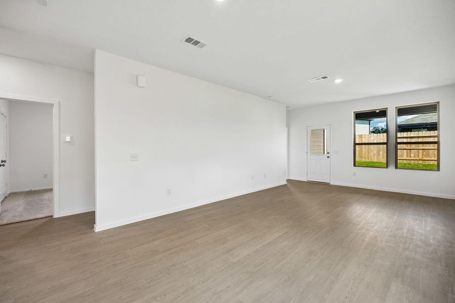 Spacious, unfurnished interior of a new home in Mavera, Conroe (Image 18).