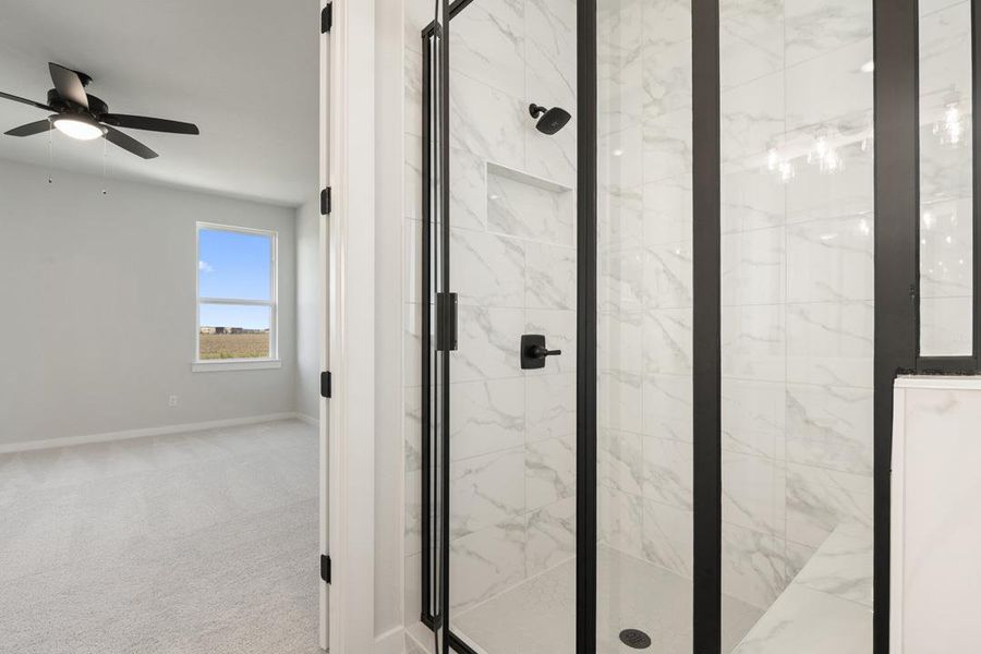 Image 38 of a home in Flora.