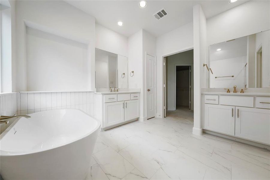 Another view of the Primary Bathroom! (Sample photos of a completed Chesapeake floor plan. The image may feature alternative selections and/or upgrades.