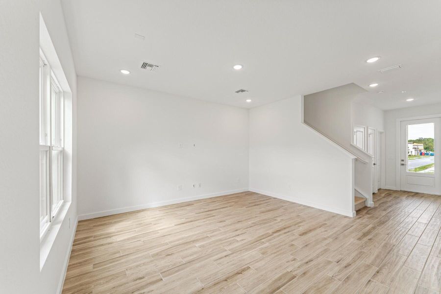 Spacious, unfurnished interior of a new home in , Fort Pierce (Image 28).