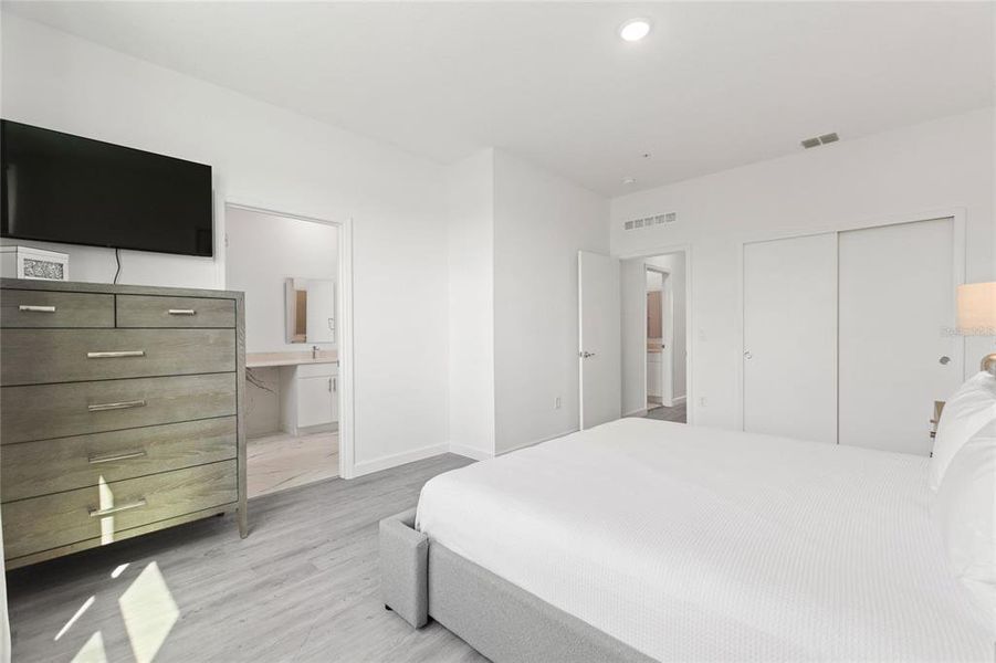 Furnished interior view inside a new home in , Davenport (Image 36).