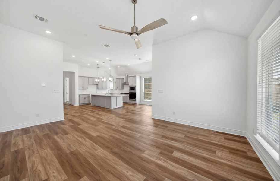 Representative unfurnished interior of a home built from the Berclair by Pulte Homes in Corley Farms, Boerne (Image 13).