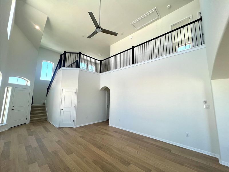 Spacious, unfurnished interior of a new home in Crosswinds, Kyle (Image 7).