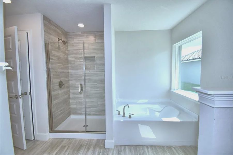 Furnished interior view inside a new home in Lake Juliana Estates, Auburndale (Image 11).