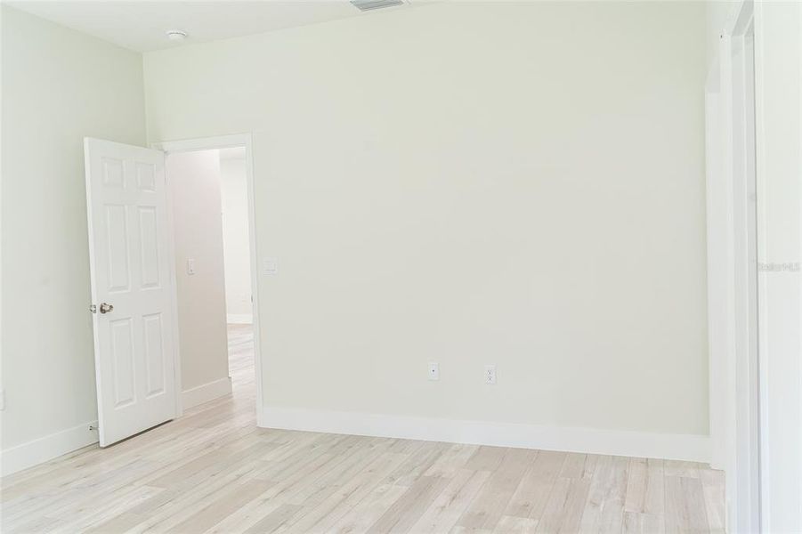 Spacious, unfurnished interior of a new home in , Citrus Springs (Image 15).